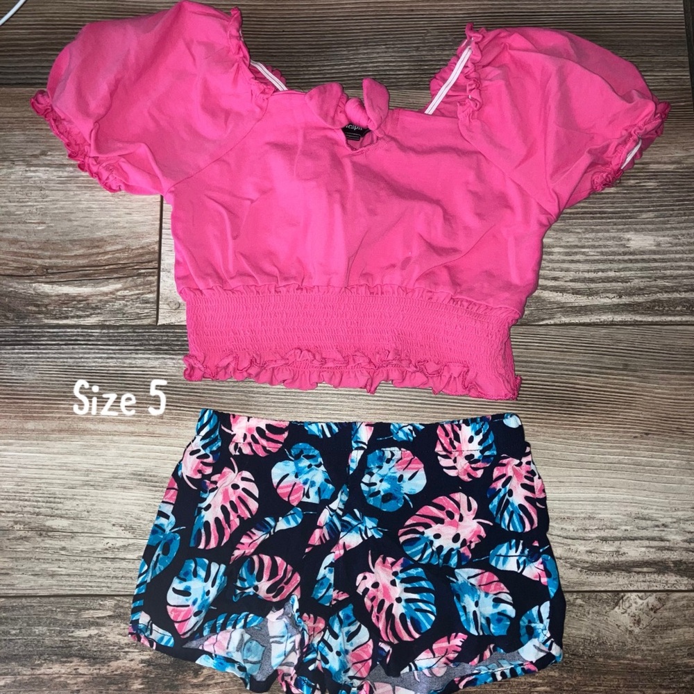 Girls cropped top and short set in EUC and clean condition